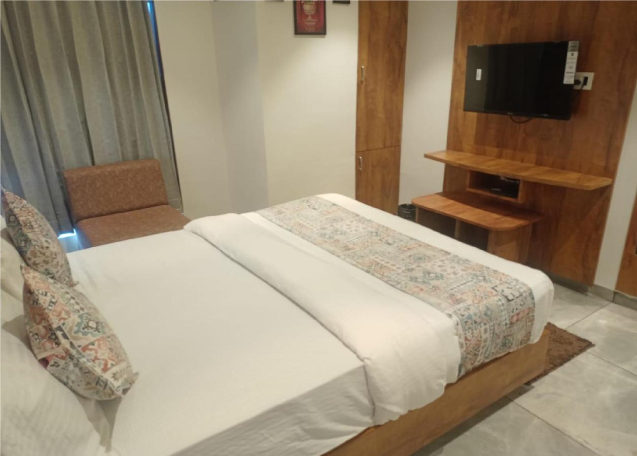 Hotel Lotus Villa Ahmedabad Exterior photo